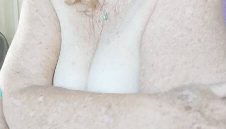 BJMature 42D Titty Play