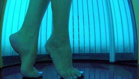 tanning standing on my POINTED TOES