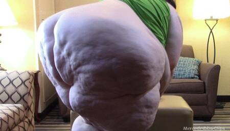 Phoenix SSBBW showing her big beautiful body, awesome