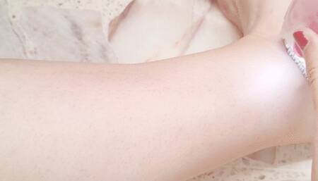 Epilating my hairy leg up close