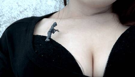 The Giantess notices you and you are devoured