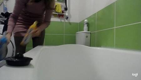 Pee in the bathtub mp4