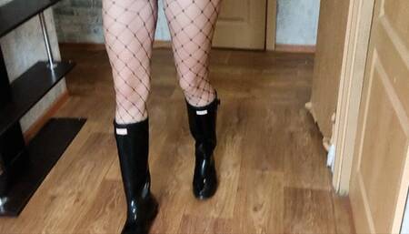 Miss Anita breaks her ankle in a boot