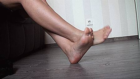 Feet together cross at the ankles !! (1920X1080 FULL HD ) MOV