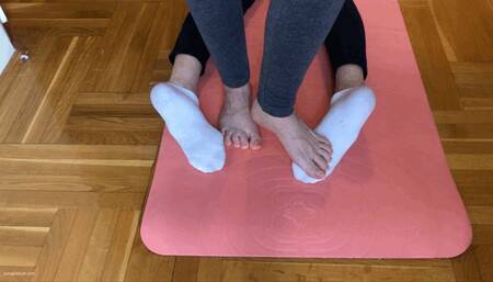 FOOT MASSAGE WITH FEET AFTER WORKOUT - MP4 HD