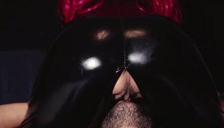 Redheaded milf in latex licked to orgasm - 4k video 