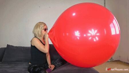 Kia overinflate giant red balloon (4K)