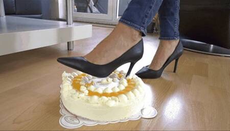 Your birthday cakes get crushed (small version)