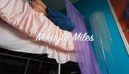 Mikayla Squishes Calvin