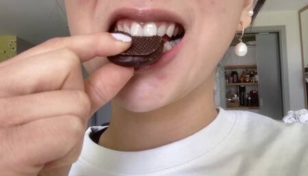 Aurora Devours Mint Chocolate