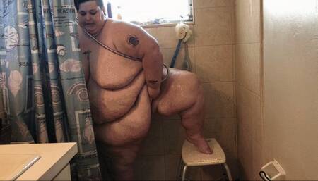 SSBBW Outgrowing My House *WMV*