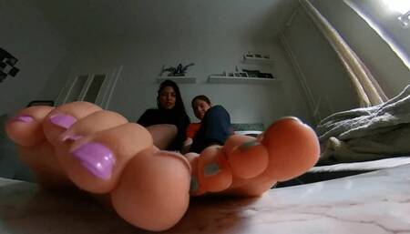 Meet Rose and Fleur and their pretty feet  4K VR360