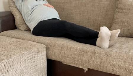PREGNANT GIRL WITH SWOLLEN FEET GETS A FOOT MASSAGE - MOV HD