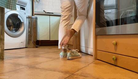 MATURE FEET COMPILATION - MOV Mobile Version