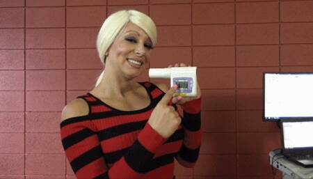 Summer Tests Her Lung Capacity (MP4 - 720p)