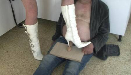 When Rachel tests, she tests !