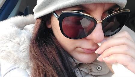 Big sneezing in the street avi