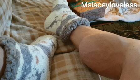 Mslaceyloveless Calves - Christmas  morning in cabin socks