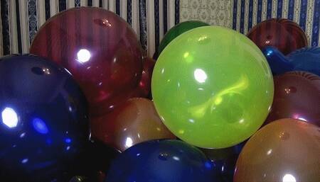 BM RB14 Alexa and Pati masspop balloons Full HD