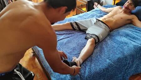 VENGANZA DE COSQUILLAS A MANU