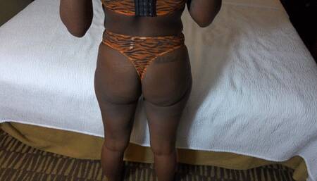 Phoenix Booty Shaking!