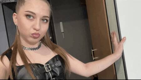 b103  Goddesses Bertie Foot Worship Spitting Dominant Foot Licking [1080]