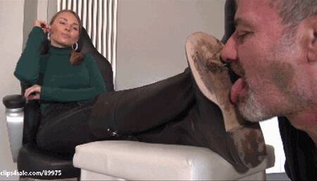 GABRIELLA - Food for the worm 6 - EXTREME Muddy boots licking (REAL MUD, INSANE CLIP!)