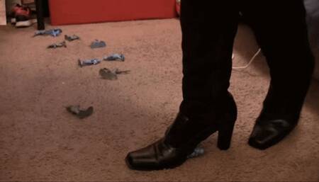 Tiny Army Men Invade Tara's House (wmv 1280x720)