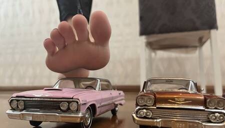 Lana Bizarre - Bad Girl Crushing Car Toys (mp4)