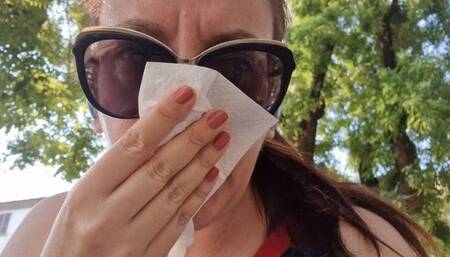 Sensational allergic sneezing 4k