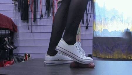 Cock under sneakers (wmv)