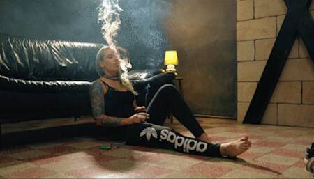 Smoking in gym clothes FHD MP4