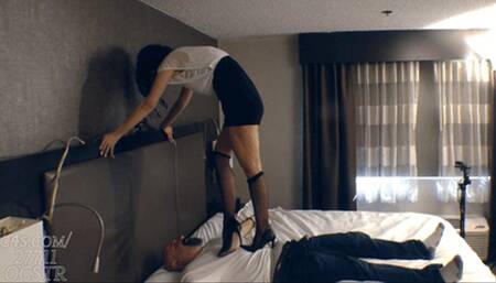 Garnet Rose Secretary Tramples Boss for a Raise 4K
