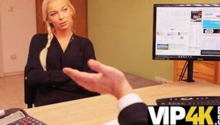 MILF gives pussy to man who trades money for sexual affair