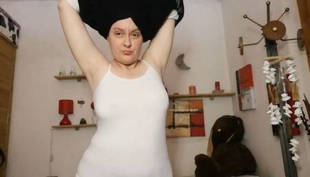 Italian milf and natural sweaty armpits