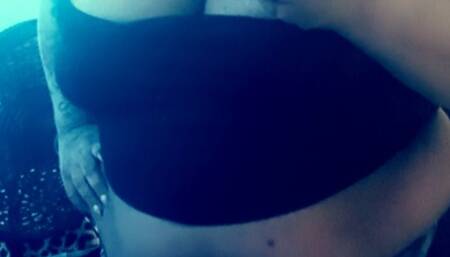 Bouncing titties twerk