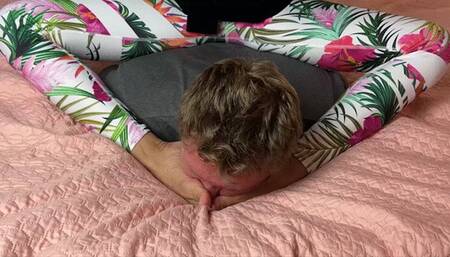 Foot Smother in Flowery Leggings (Mobile Version)