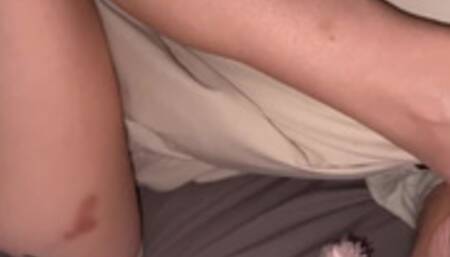 Massage wand on his balls and cock between my toes. He shoots a huge cumshot on my sexy feet!