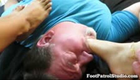 Four Feet for One Mouth Sarah Lace & Friend - MP4 (HD720p)