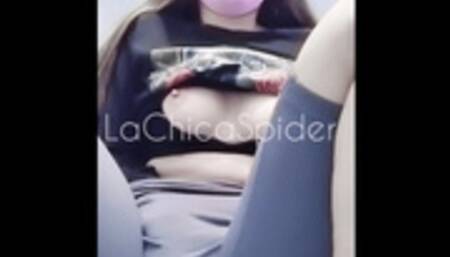 Me vengo rico y mojo mis pantalones usando juguetito lush