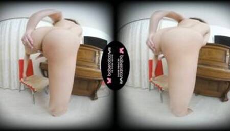 Solo brunette Regina Moonshine fingering shaved pussy in 4k