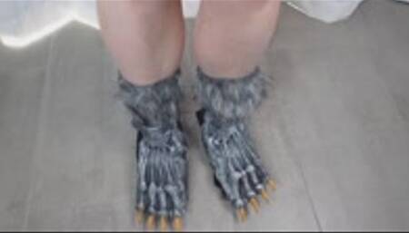 Stepmom is a WEREWOLF! Werewolf Transformation WMV 720