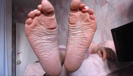 Bare Feet 11 Size wrinkled Soles