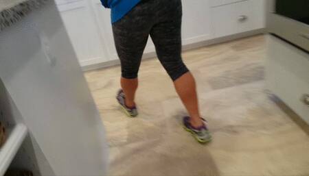 Jennifer Model Home Gray Tights Reach Challenge