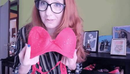 La Padrona veste la sua zoccoletta con gli abiti della moglie - Dressing the slutty