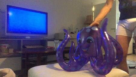 Hard facesitting inflatable octopus