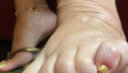 Juliette_rj Dangling flip flops on gold long toenails, finishing you on a delicious JOI! (FOR MOBILE USERS) – DANGLING – JOI – FLIP FLOPS – JULIETTE-RJ – FEET FETISH – LONG TOENAILS – NAILS BED – DIRTY TALKING – ERECTION - POV