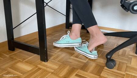 SWEATY SOCKLESS FEET SHOEPLAY IN ALL STAR SNEAKERS UNDER OFFICE DESK - MP4 HD
