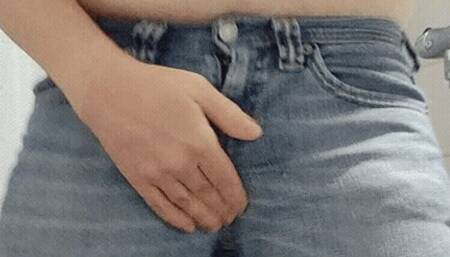 Peeing To My Jeans And Masturbating (mp4)