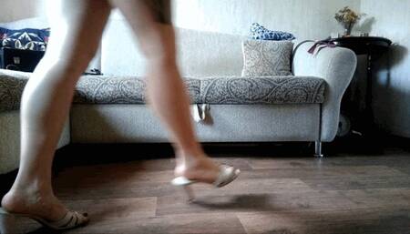 crosslegs dangling